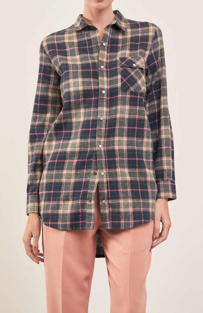 CAMISA VIYELA CON BROCHES