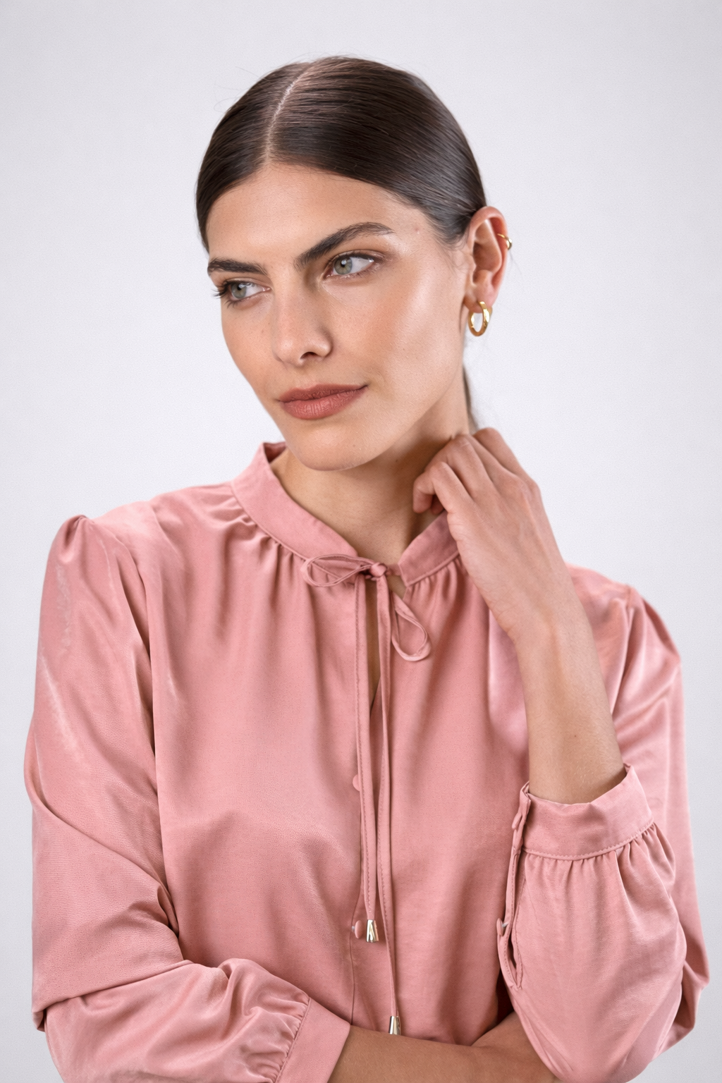 BLUSA CUELLO MAO CON LAZOS - Imagen 4