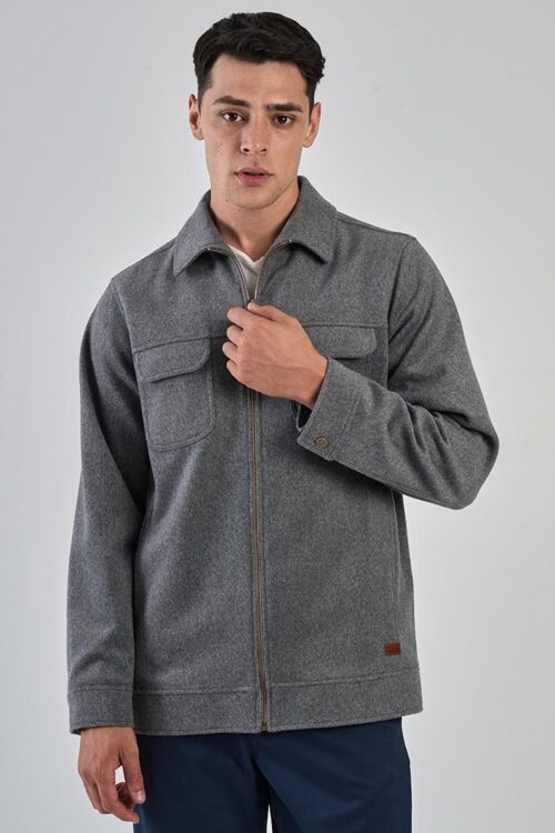 CAMPERA EN PAÑO CON BOLSILLOS PLAQUE