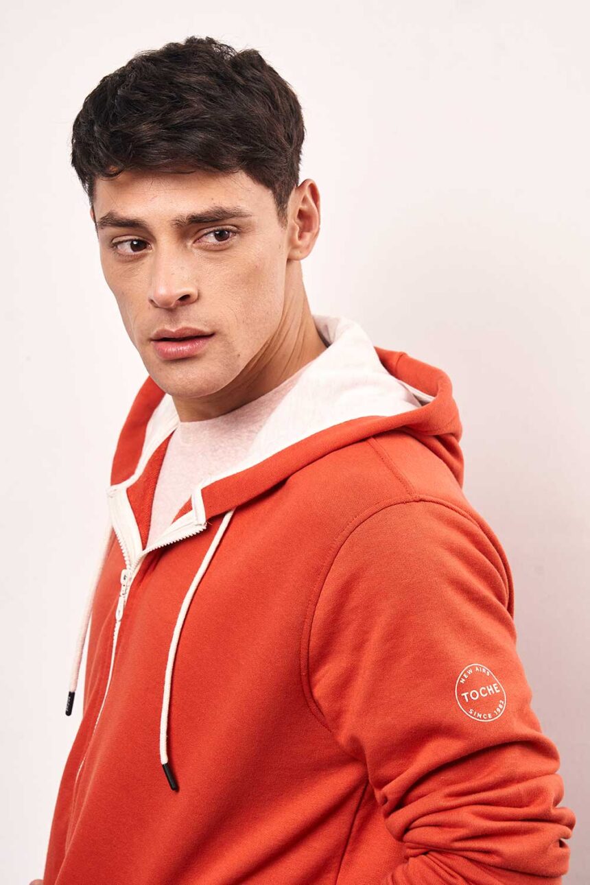 CAMPERA CON CAPUCHA - Imagen 4