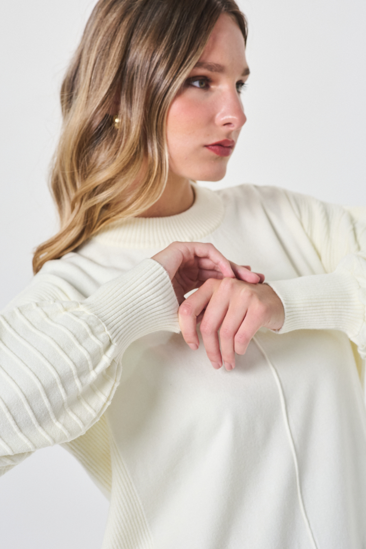 SWEATER ESCOTE REDONDO MANGA ALFORZA