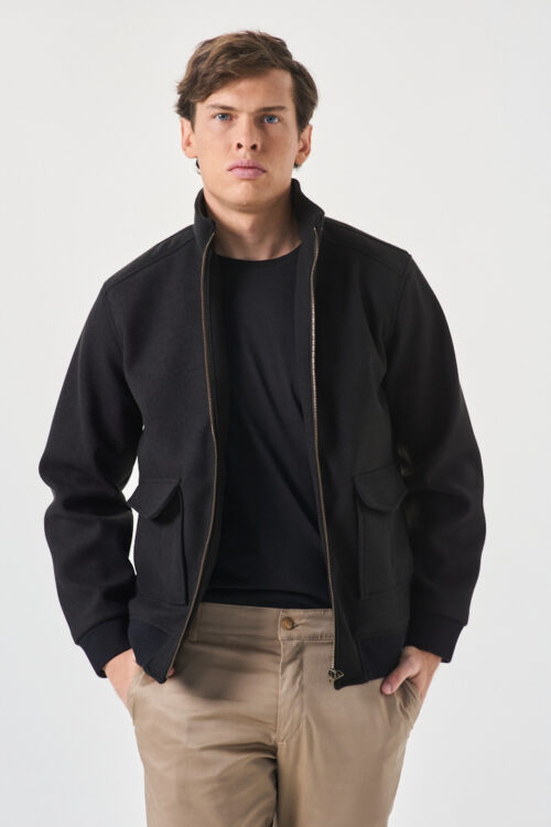 CAMPERA BOMBER PAÑO PLAQUE