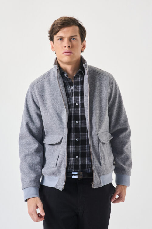 CAMPERA BOMBER PAÑO PLAQUE