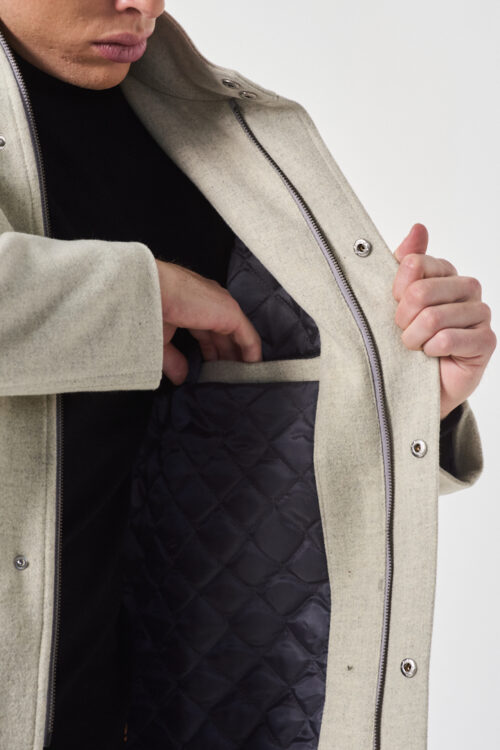 GABAN PAÑO CON CIERRE MATELASSE INTERIOR