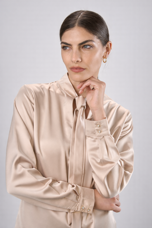 BLUSA EN SEDA CON LAZO