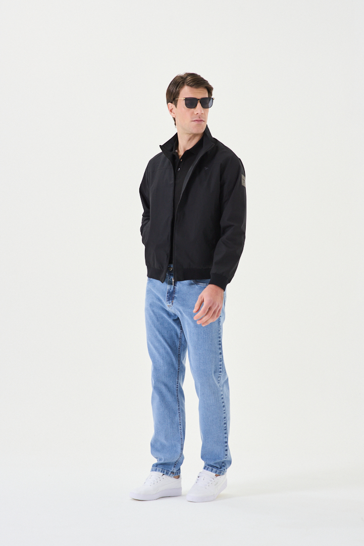 CAMPERA ROMPEVIENTO CON PUÑO Y RECORTE - Imagen 5